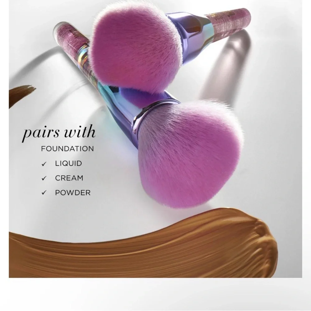 IT x Wicked Limited-Edition Glinda Foundation Brush Dreamy Pink and Purple